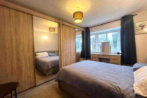 Bedroom 1.jpg