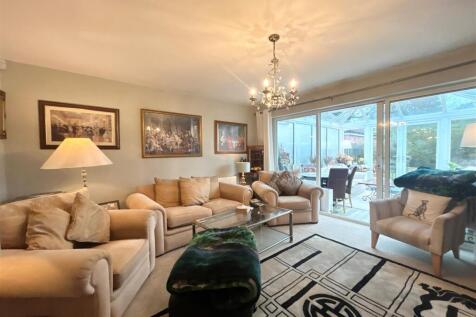Living Room.jpg