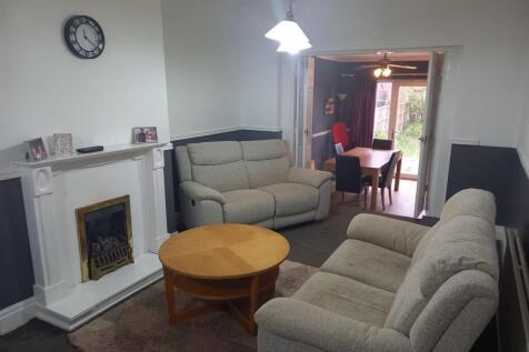 Living Room Photo 2.jpg