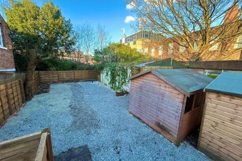 Yard Phot 2.jpg