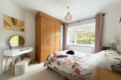 Bedroom 1.jpg