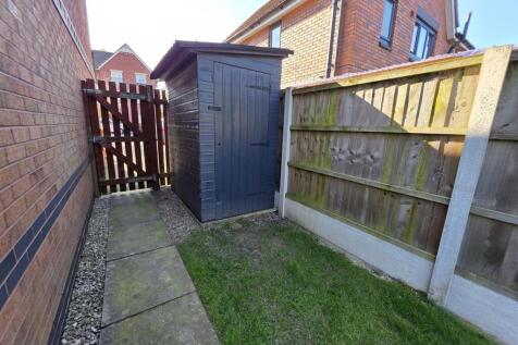 Garden to side