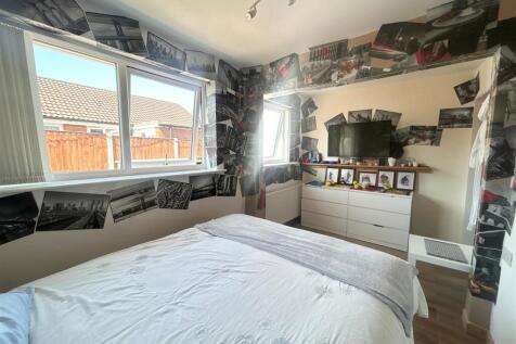 Bedroom Oakdale.jpg