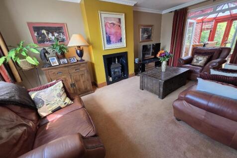Living Room to Conservatory