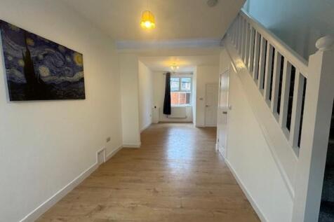 Dining Area to Lounge