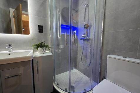 En-suite Shower Room/WC