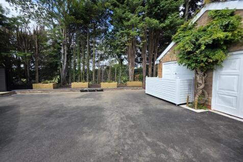 Driveway to Annexe