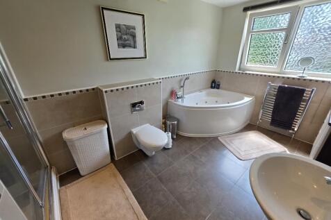 Spacious Family Bathroom