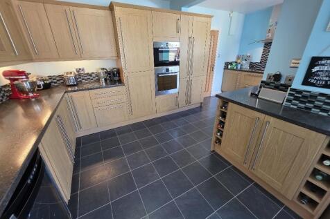 Large Fitted Kitchen