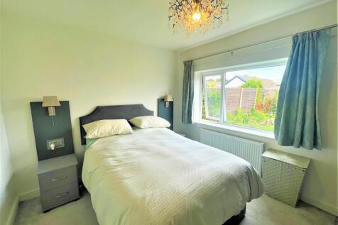 Bedroom 1.jpg