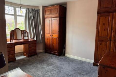 Bedroom 1.jpg