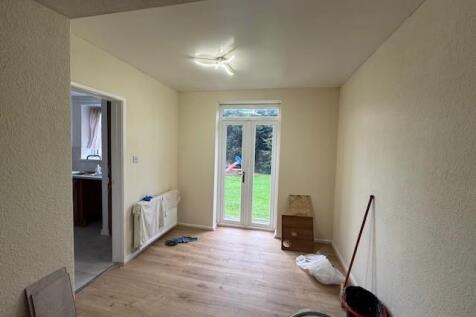 Dining room .jpg