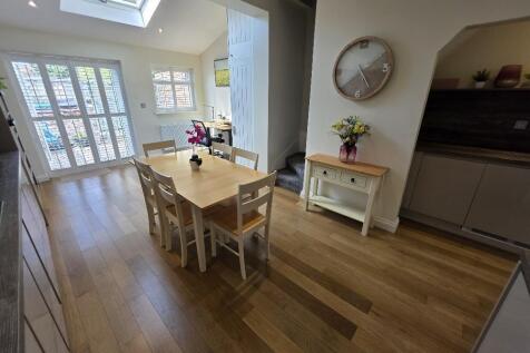 Luxury Dining Kitchen