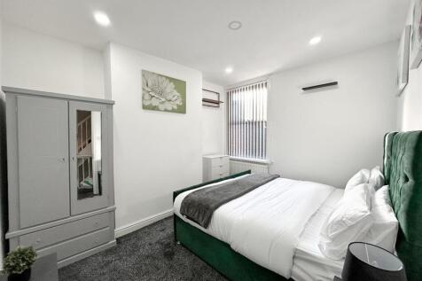 Staycasa Accommodation Manchester Carrill  2024AUG