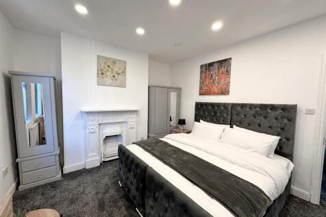 Staycasa Accommodation Manchester Carrill  2024AUG