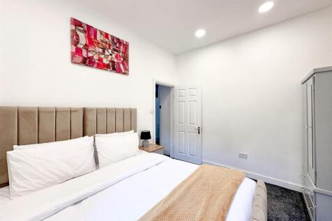 Staycasa Accommodation Manchester Carrill  2024AUG