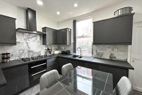 Staycasa Accommodation Manchester Carrill  2024AUG