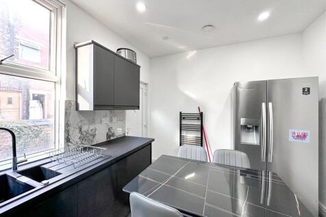 Staycasa Accommodation Manchester Carrill  2024AUG
