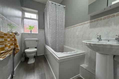 Main bathroom