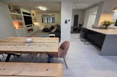 Open-plan Dining/Kitchen/Lounge