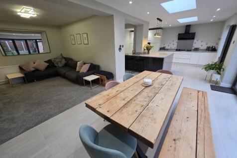 Open-plan Dining/Kitchen/Lounge