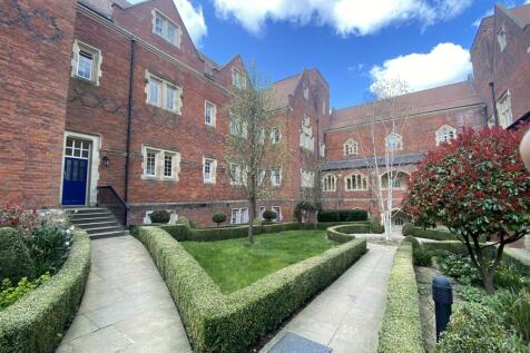 6Tudor Court.jpg