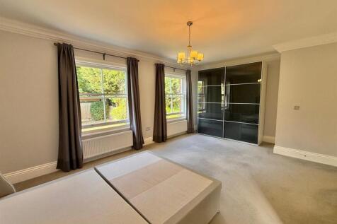 Bedroom 1.jpg