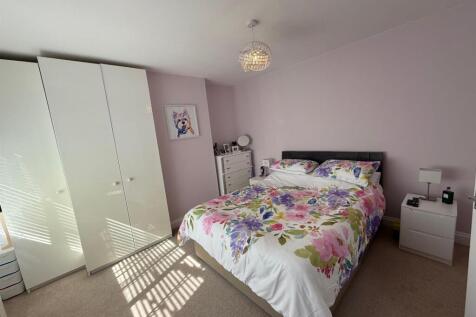 Bedroom 1.jpg
