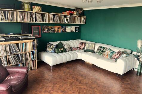 LOUNGE/DINER