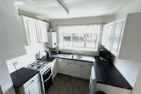 FITTED KITCHEN