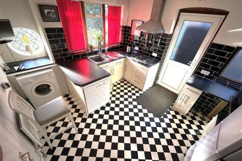 FITTED KITCHEN