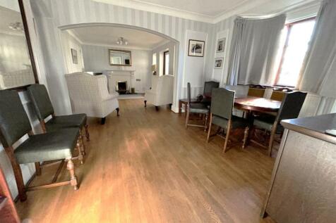 DINING AREA (into bay)