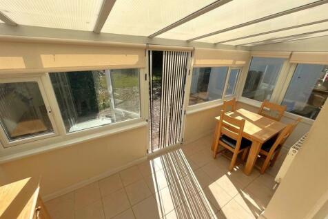 CONSERVATORY/DINING ROOM