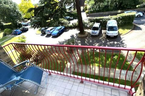PRIVATE BALCONY