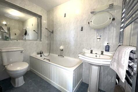 EN SUITE