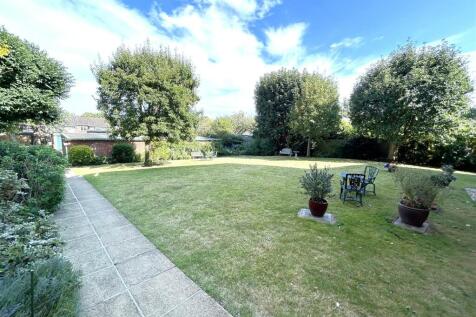 GARAGE, COMMUNAL GROUNDS &amp; PARKING