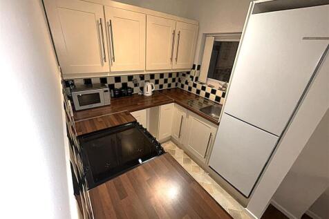 FITTED KITCHEN