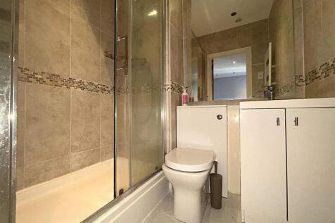 EN SUITE SHOWER ROOM