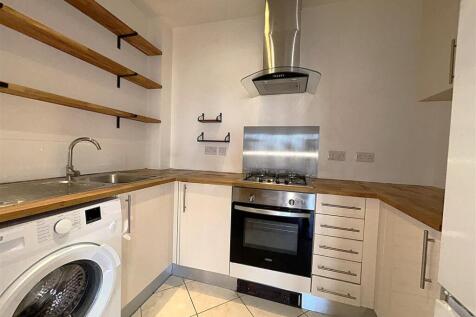 FITTED KITCHEN