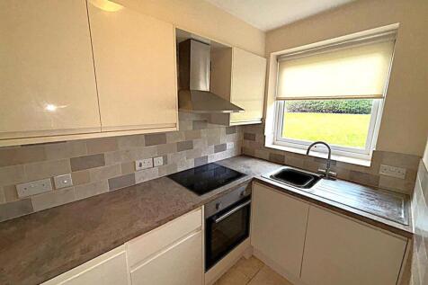 FITTED KITCHEN