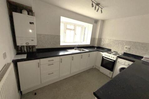 FITTED KITCHEN