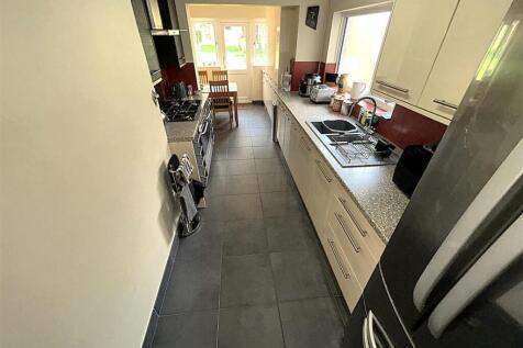 FITTED KITCHEN
