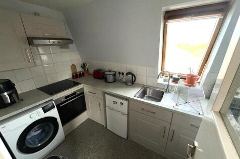 FITTED KITCHEN
