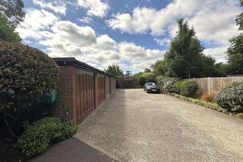 COMMUNAL GROUNDS, GARAGE &amp; PARKING