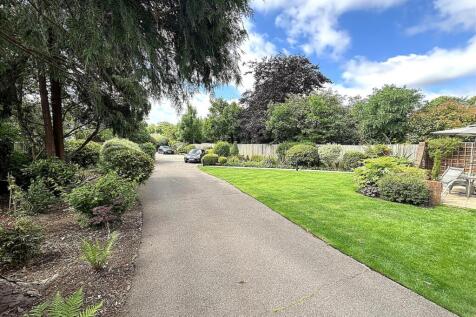 COMMUNAL GROUNDS, GARAGE &amp; PARKING