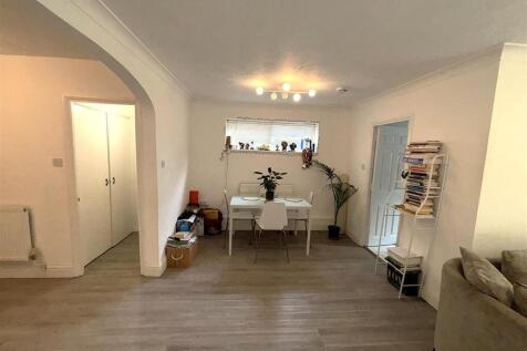 LOUNGE/DINER