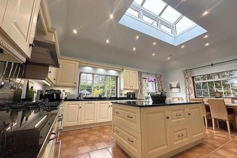 FITTED KITCHEN/BREAKFAST ROOM
