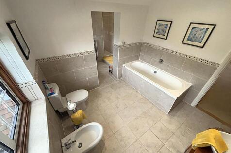 EN SUITE