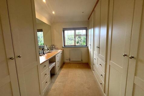 DRESSING ROOM