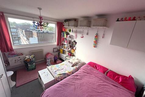 DOUBLE BEDROOM